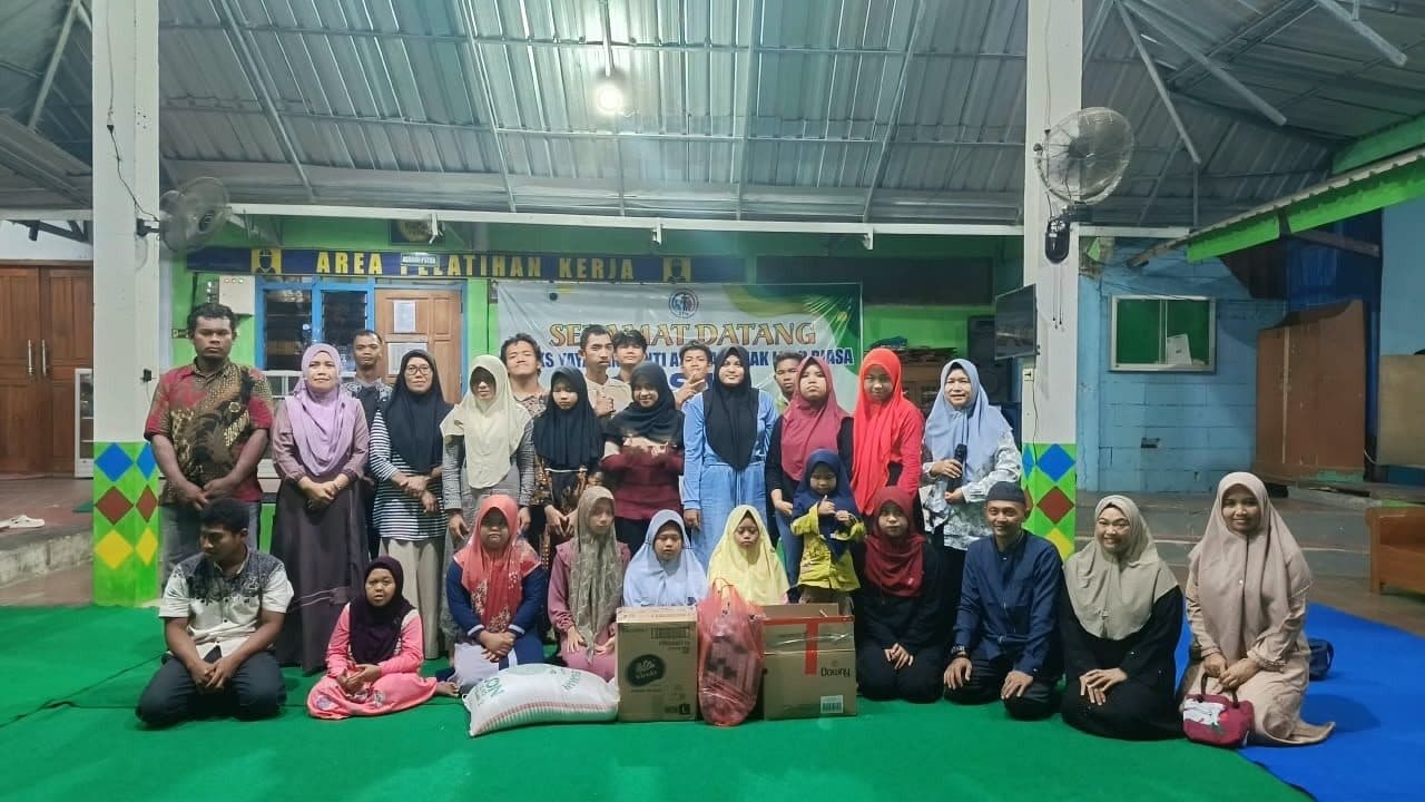 Kebersamaan anak asuh dan tamu